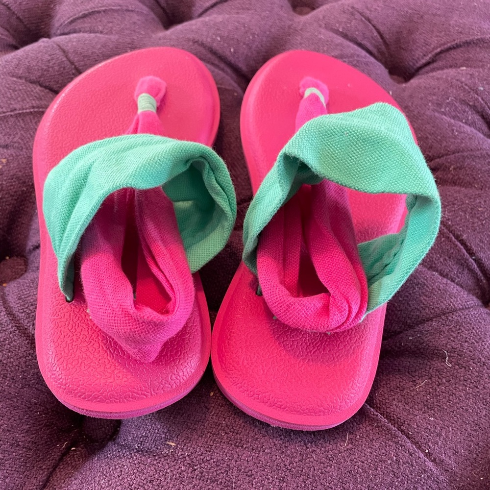Little girl’s Sanuk Sandals